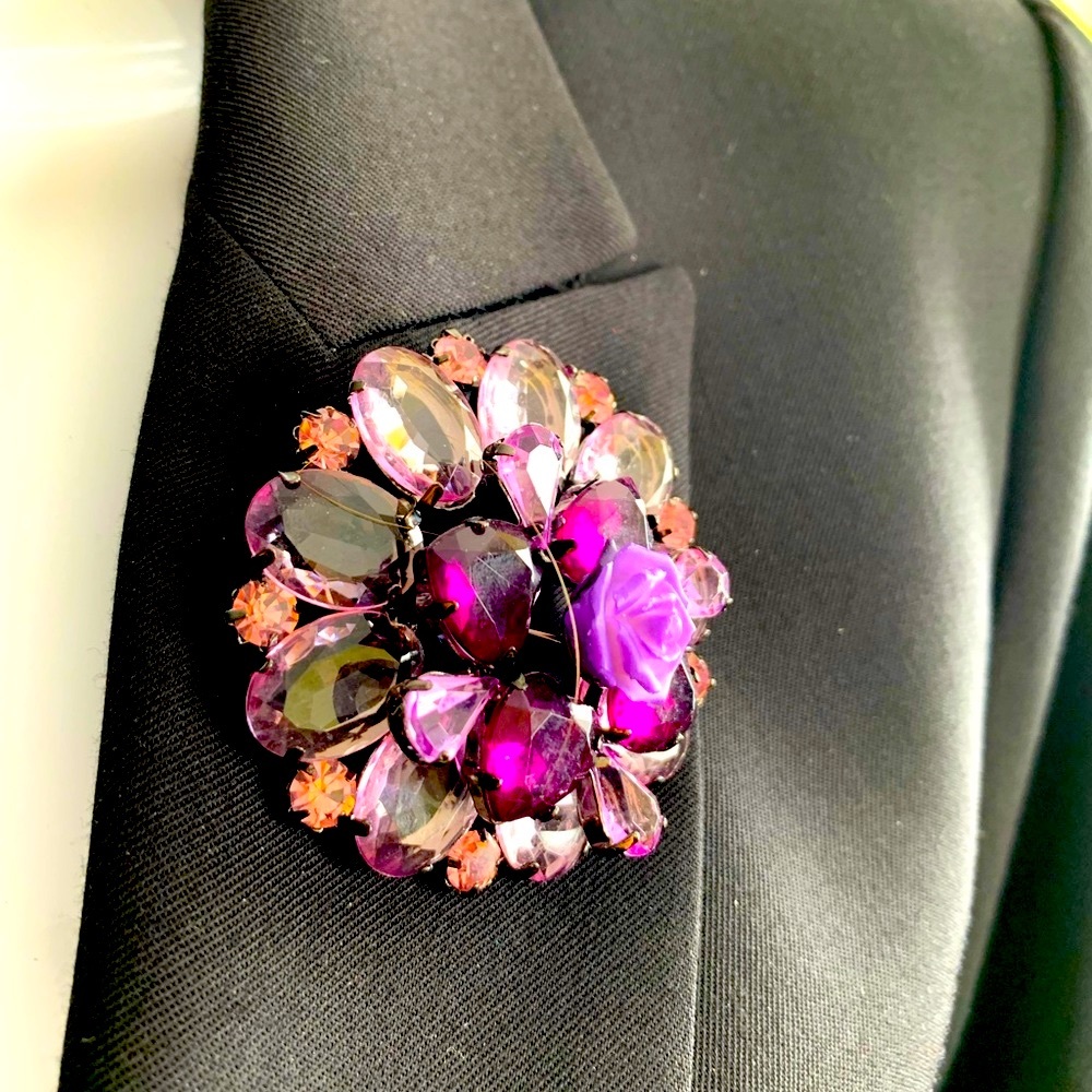 Brooch pin flower pattern purple violet crystals